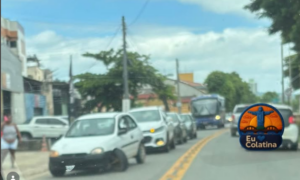 Veículo quebra próximo ao Sesc e já causa lentidão no trânsito.