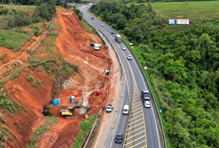 A BR-101 será totalmente interditada em Fundão a partir das 14h desta terça-feira (22).